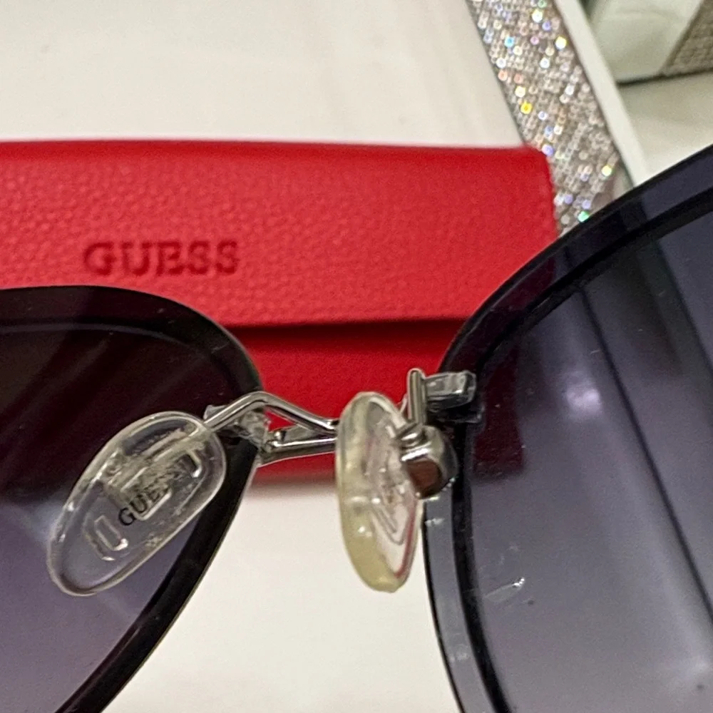 GUESS Women's Black and Silver Sunglasses with Red Case - Picture 5 of 9